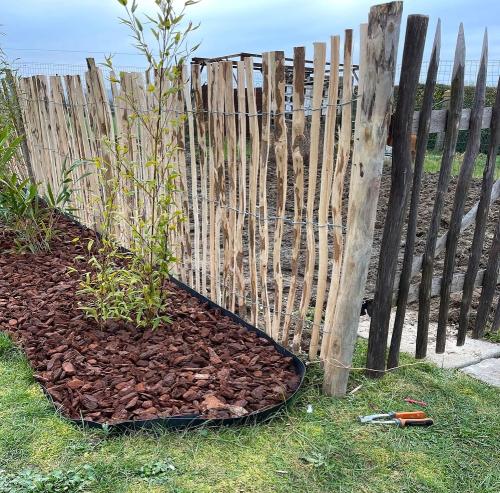 Realisation-Ganivelle-potager-entree-3-L