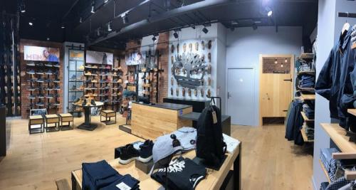 Realisation-Parquet-chene-massif-magasin