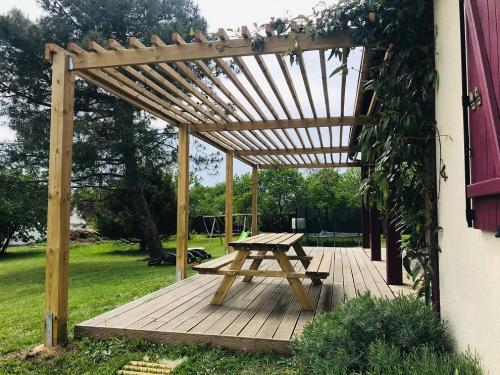 Realisation-Photo-Pergola-45x70-140x140-et-table-bancs-pliables