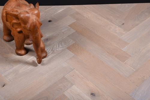 Realisation-Presentation-parquet-chene-batons-rompus