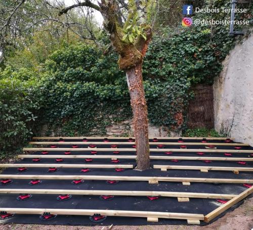 Realisation-Terrasse-meleze-ossature-et-plots