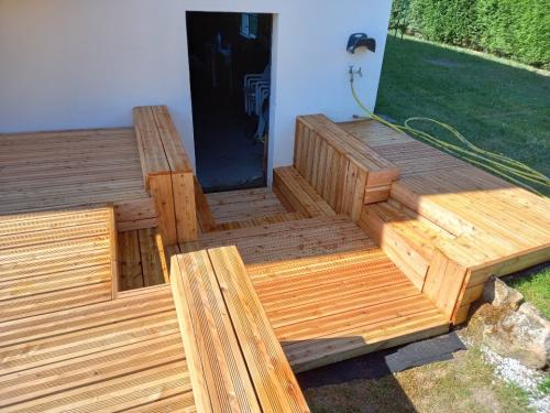 Realisation-escalier-meleze-terrasse-de-leo-3-L