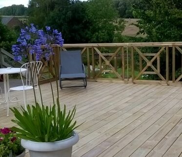 Realisation-terrasse-et-garde-corps-en-bois-1